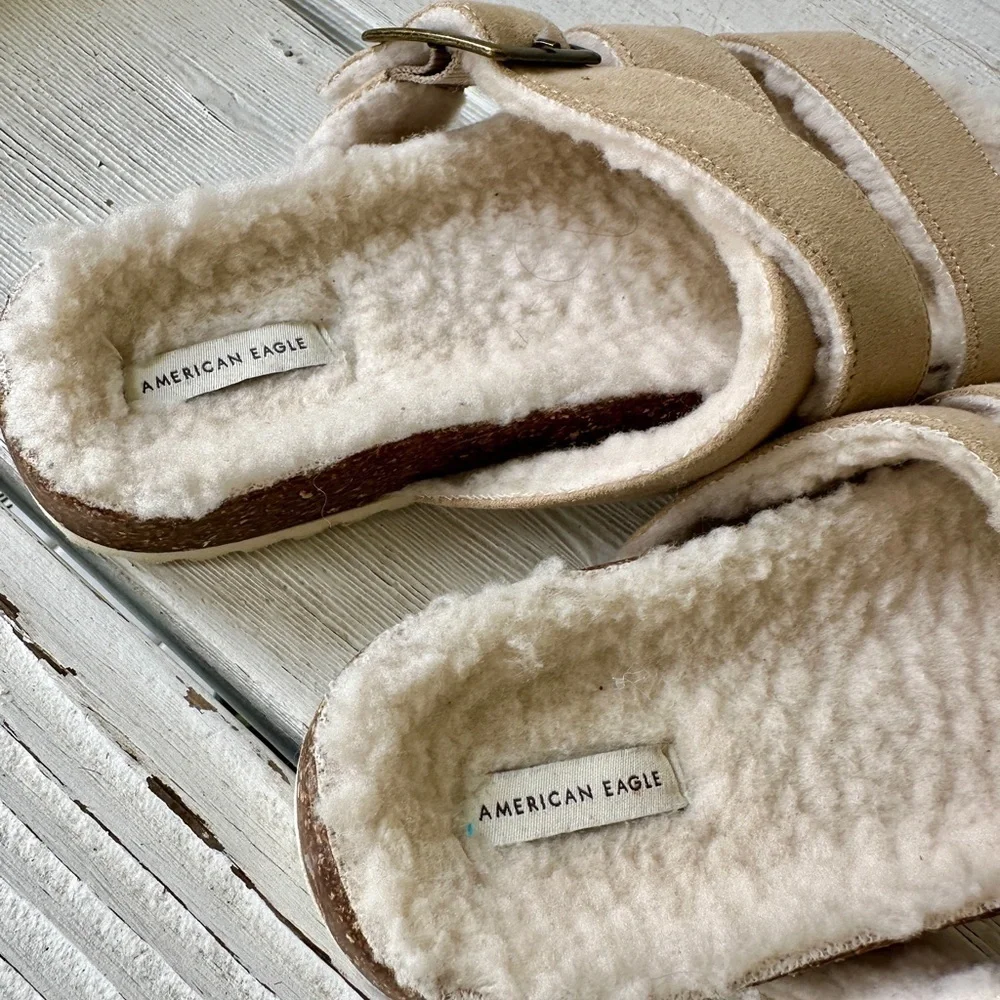 AMERICAN EAGLE, BIRKENSTOCK, SHEARLING SANDAL. NO SIZE. 10” X 3 3/4”